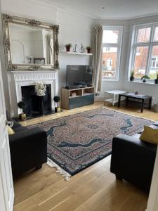 a living room with a fireplace and a large mirror at HYDE PARK, OXFORD STREET, PADDINGTON, BEAUTIFUL 3 BEDROOMS,BALCONY, 2 BATH, MANSION BLOCK, MAIDA VALE, W9 NW8 LORDs CRICKET in London