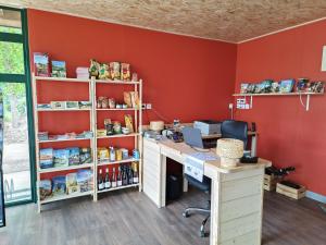 Kuchyň nebo kuchyňský kout v ubytování Camping Onlycamp La Confluence