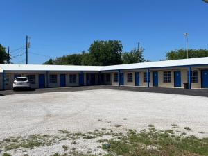 a building with a car parked in front of it at Relax Inn Goldthwaite in Goldthwaite