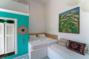 A bed or beds in a room at Casa Angelina Lindian House with large garden