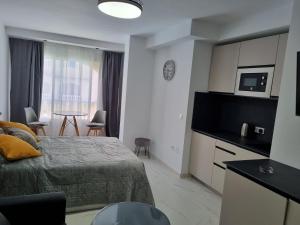 Televízia a/alebo spoločenská miestnosť v ubytovaní Seascape - Tranquil Studio Apartment