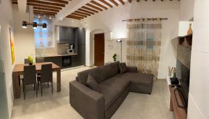 a living room and kitchen with a couch and a table at Onda di Porta a Mare in Livorno