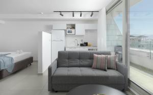 Gallery image of סוויטות עם נוף וצמודות לים במתחם SeaSide היוקרתי עם בריכה - By SEAELO EILAT in Eilat