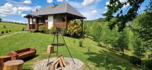Ogród w obiekcie Bąbelkowa Chata Beskidy Domek z Balią Jacuzzi