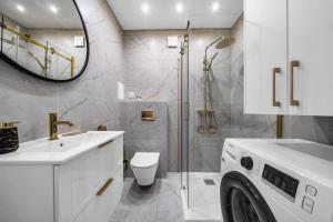 a bathroom with a sink and a toilet and a shower at Warsaw Centrum Apartment - Workspace, Balcony - by Rentujemy in Warsaw +26 photos