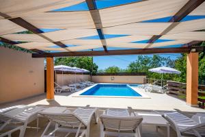 Bazén v ubytování E-M Apartments with Private pool nebo v jeho okolí