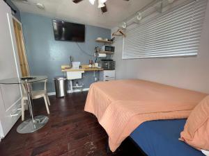 a bedroom with a bed and a table in it at Pao and Pui in Kenner