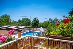 Bazén v ubytování E-M Apartments with Private pool nebo v jeho okolí