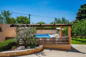 Bazén v ubytování E-M Apartments with Private pool nebo v jeho okolí