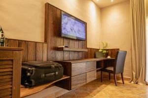 TV a/nebo společenská místnost v ubytování Valle Escondido Wellness Resort