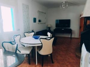 a living room with a white table and chairs at Casa rural Bodega Dorada in Cehegín