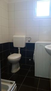 Ένα μπάνιο στο Apartman 7 m od mora