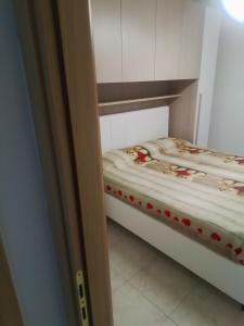 a small room with two bunk beds in it at Casa Materdomini in Brindisi