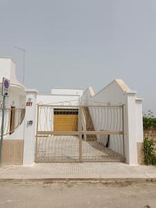 an entrance to a building with a gate at Casa vacanze 'Dalla Nonna' in Mesagne