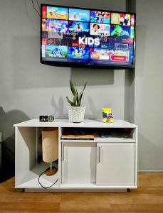 En TV eller et underholdningssystem på Studio no Largo da Carioca - Rio de Janeiro