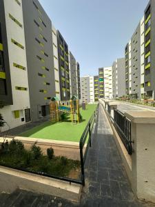 a playground in the middle of a apartment building at Appartement reaprom in Mostaganem