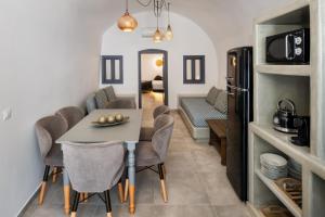 a kitchen and dining room with a table and chairs at Elia 2 bedroom cavehouse with indoor jacuzzi in Vóthon