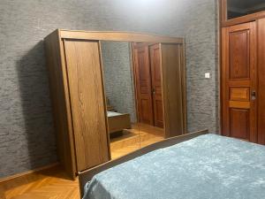 Postel nebo postele na pokoji v ubytování Luka Family Guest House