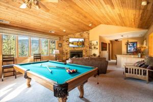 Τραπέζι μπιλιάρδου στο Grand View Lodge W/ Spa & Pool Table & Mountain