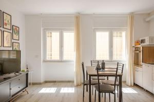 Köök või kööginurk majutusasutuses Modern Apartment “Il Cavallaccio” near the center