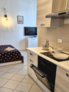 TV a/nebo společenská místnost v ubytování Casa Stile Libero 40 Arcore FS-GP Monza-Milano-Lecco