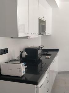 Kuchyňa alebo kuchynka v ubytovaní Terraza del Bajondillo Torremolinos
