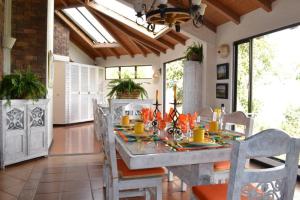 a dining room with a table and chairs at Miravalle Suites in Paipa
