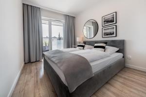 Ένα ή περισσότερα κρεβάτια σε δωμάτιο στο Wyspa Uznam Marina Jachtowa +18 φωτογραφίες