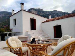 Imagen de la galería de Villa Amadeus Secluded oasis hosting up to 12, en Kyparíssion 21 fotos más