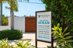 White Villas - Romantic Getaway - Oceanside Large Modern Studio with Pool, 500ft from Long Bay Beach tanúsítványa, márkajelzése vagy díja