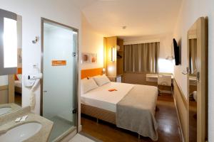 Postel nebo postele na pokoji v ubytování HUS Hotel MARINGA + 37 fotografií