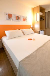 Postel nebo postele na pokoji v ubytování HUS Hotel MARINGA