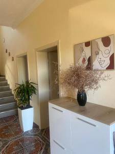 Φωτογραφία από το άλμπουμ του The Hideaway Guesthouse σε Bahçalleku