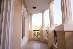 Balkoni atau teres di apartment for rent long term