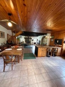 Η κουζίνα ή μικρή κουζίνα στο Le hameau de bannes deuxième maison