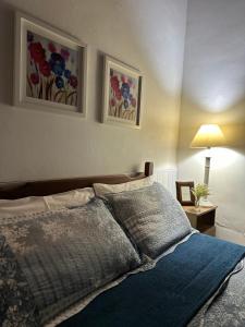 Un pat sau paturi într-o cameră la Hostel 040