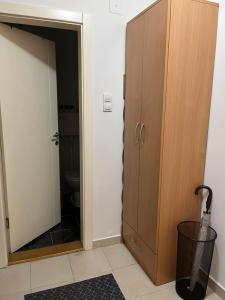 a bathroom with a mirror next to a toilet at Jelena in Novi Sad