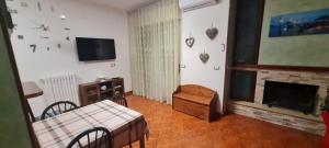 a living room with a table and a fireplace at La finestra sul mare in Madonna della Pace