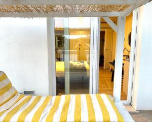 a bedroom with a yellow and white striped bed at Il Profumo del Mare in Cagliari