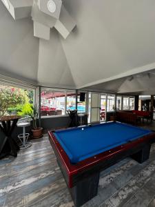 Biliár nebo kulečník v ubytování Carmina Hotel