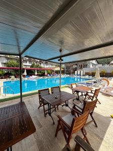 Bazén v ubytování Carmina Hotel nebo v jeho okolí