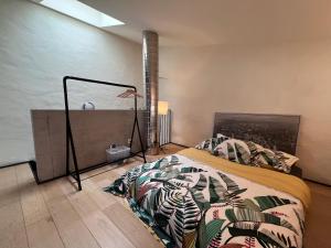 a bedroom with a bed and a lamp at Loft-House - Maison Vigneronne Village UNESCO in Rivaz