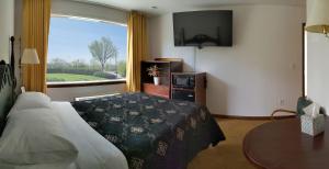 TV a/nebo společenská místnost v ubytování South Side Inn - Burlington
