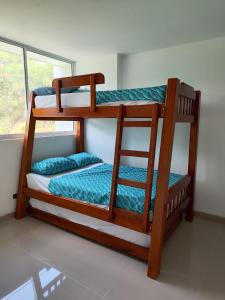 Bunk bed o mga bunk bed sa kuwarto sa Citadela Disole Paraíso