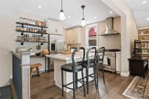 Gallery image of Perfection near the River - 4 Bedroom Villa Complimentary Breakfast Delivered Daily to the Rental in Niagara Falls