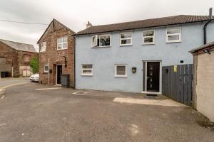 EgremontにあるThe Blue House holiday homeの青い家