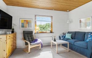 Posezení v ubytování 3 Bedroom Beautiful Home In Sydals