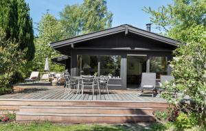 Garður fyrir utan Cozy Home In Dronningmølle With Wifi