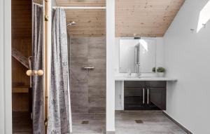 Ένα μπάνιο στο Holiday Home Bæverstien Xi