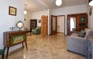 Ảnh trong thư viện ảnh của Stunning Apartment In Giarre With Wifi ở Giarre